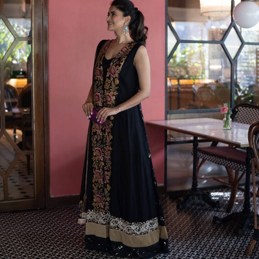 Black Pleated Jacket with Dupatta (AB-58)