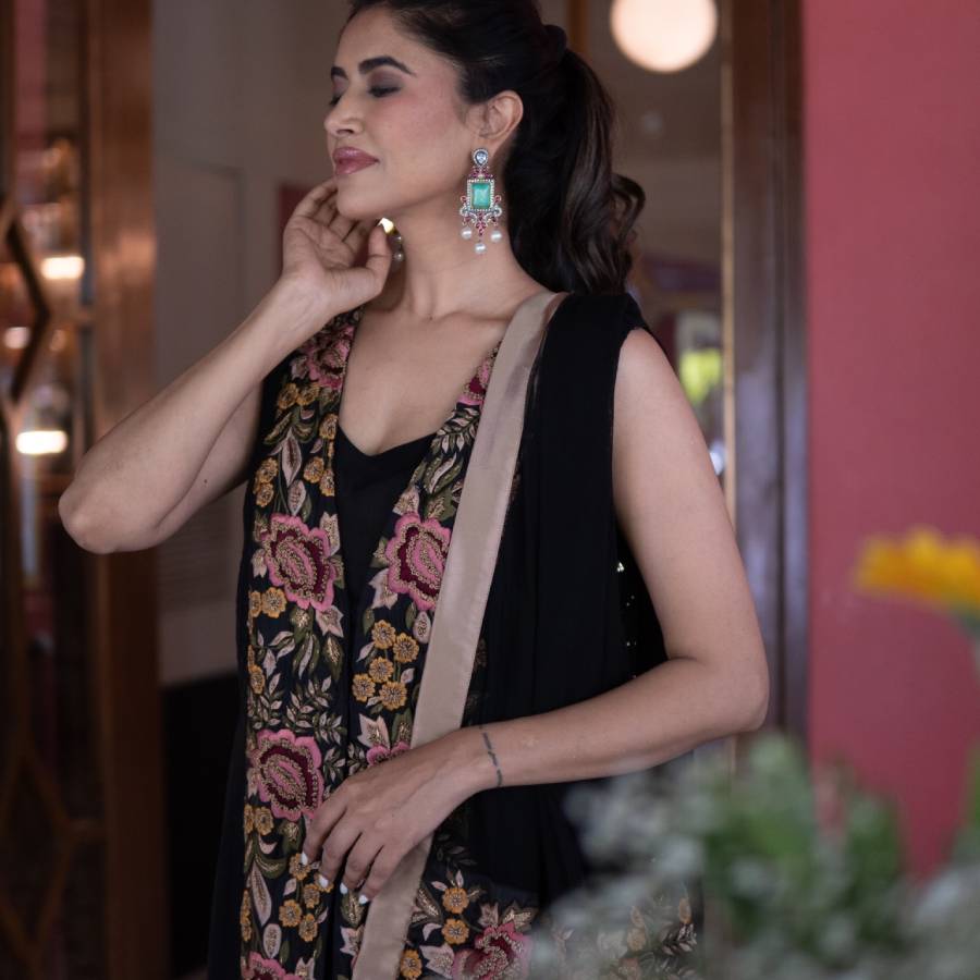 Black Pleated Jacket with Dupatta (AB-58)
